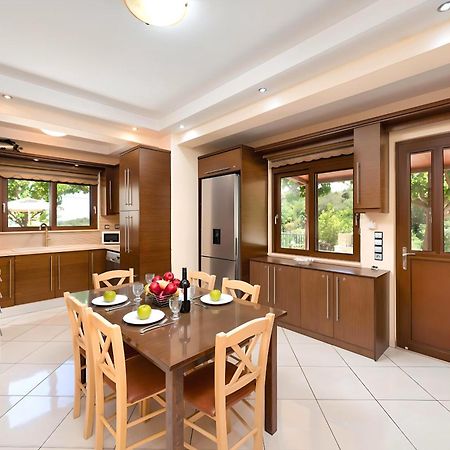 Sunlight Villas Heated Pool Mathés 외부 사진