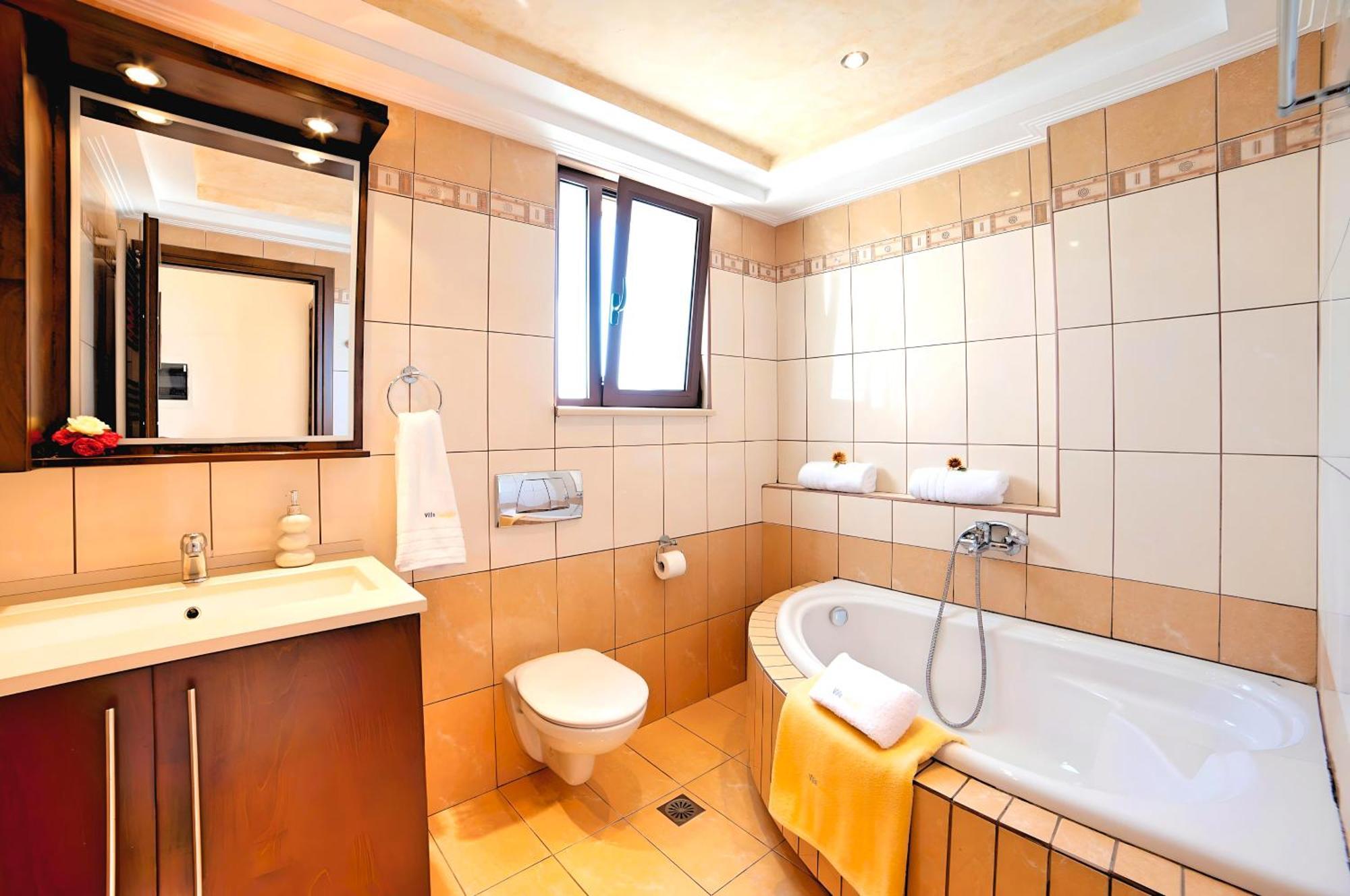 Sunlight Villas Heated Pool Mathés 외부 사진